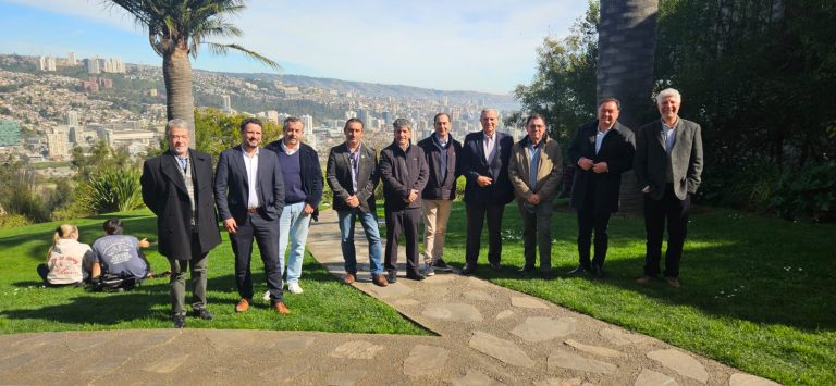 Foto equipo empresas lanzamiento plataforma S2B UAI
